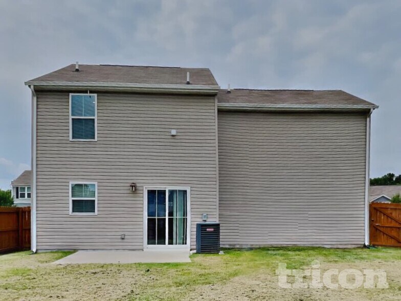 Building Photo - 2424 Solomon Ln