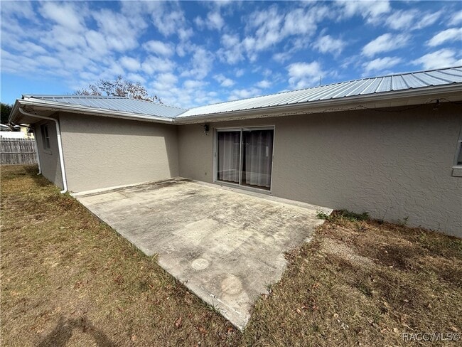 Building Photo - 920 N Lyle Ave