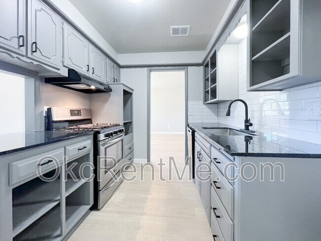 Building Photo - 1428 SW 62nd St