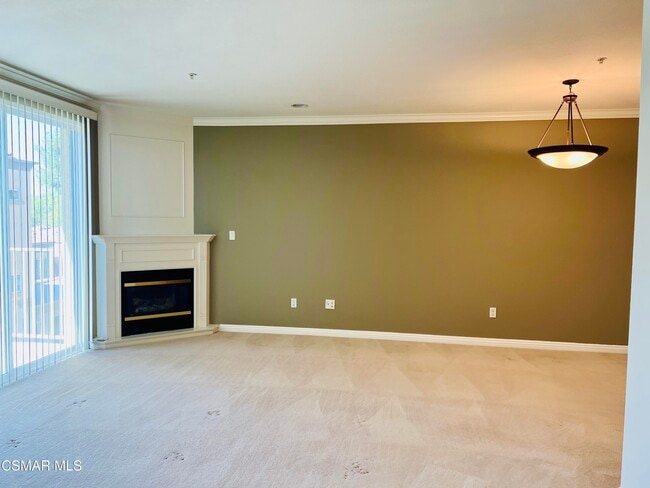 Building Photo - 5210 Premiere Hls Dr
