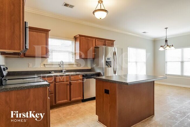 Building Photo - 604 Round Rd