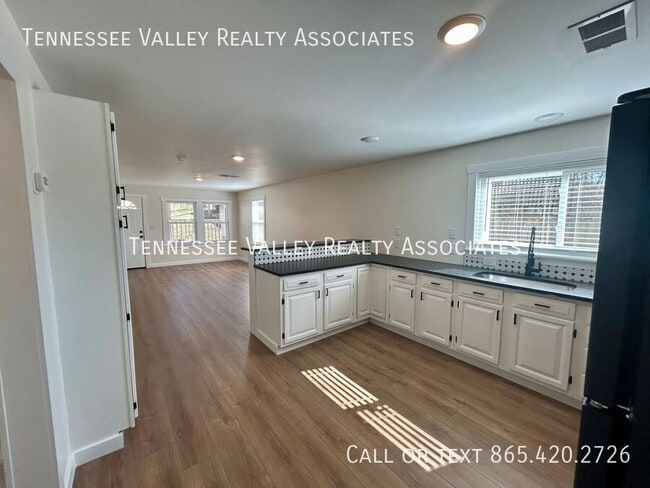 Building Photo - 2321 Bradford St