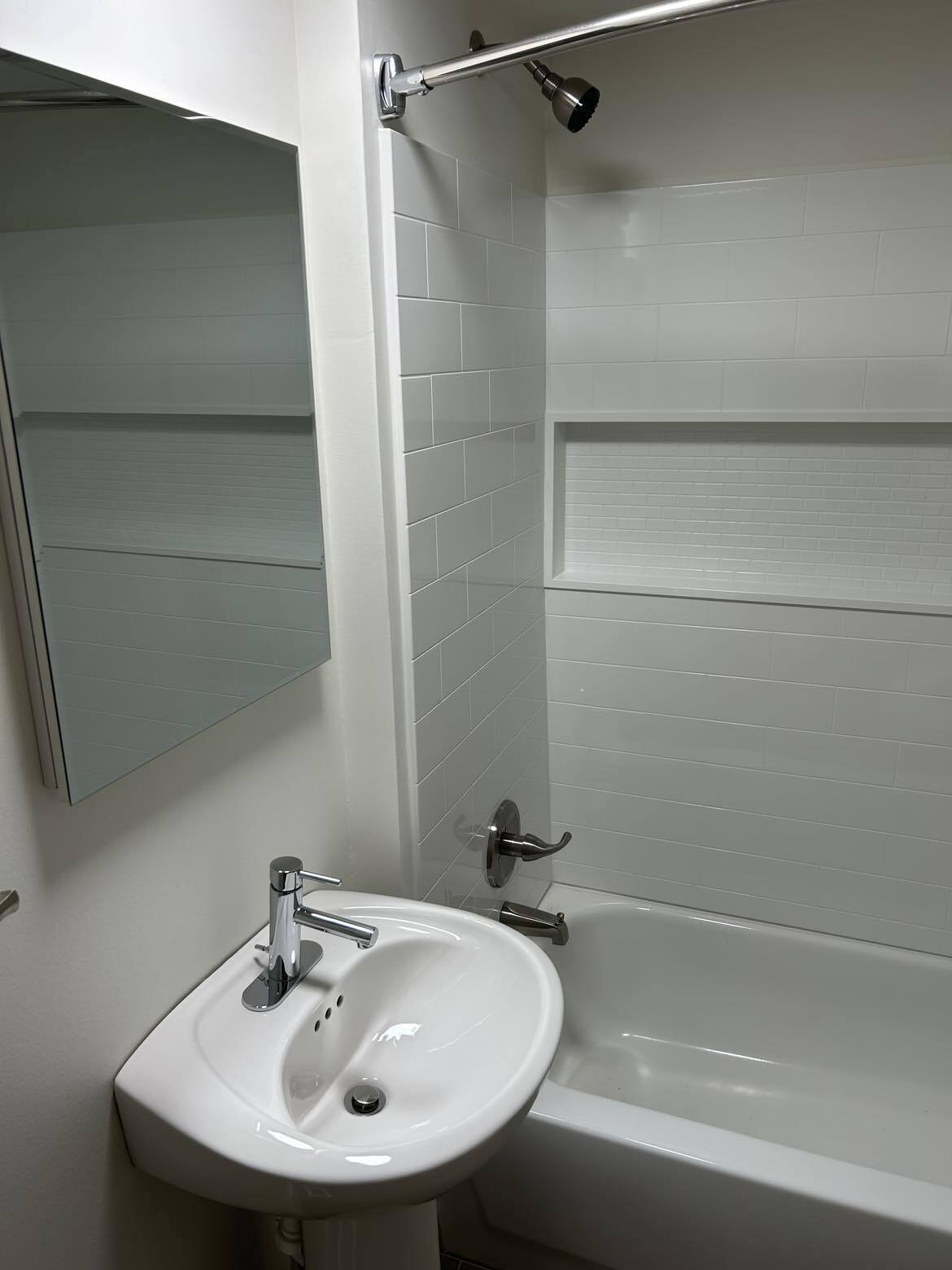 Full bath - 2317 Moir St NE