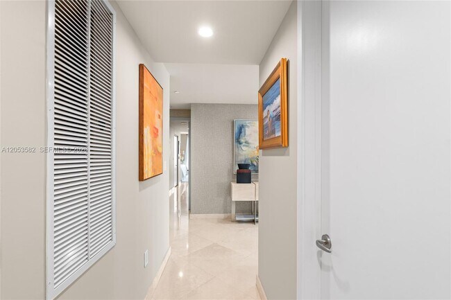 Building Photo - 901 Brickell Key Blvd