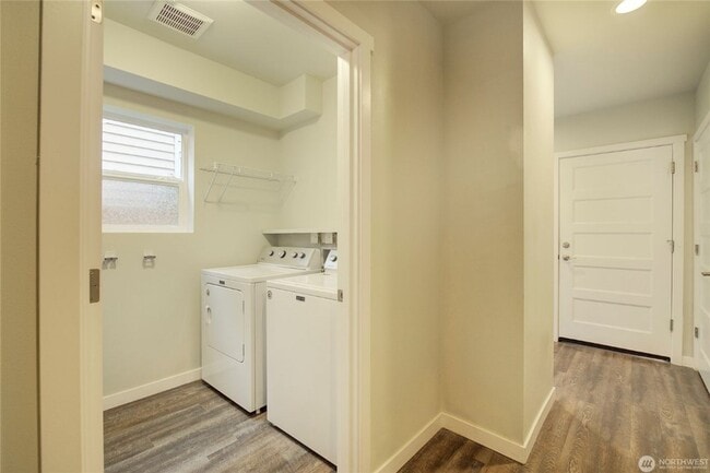 Building Photo - 3Bd/2.5Ba Kirkland Townhouse