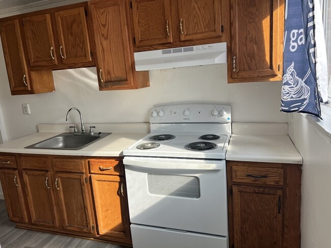 Building Photo - 51 Madison Dr