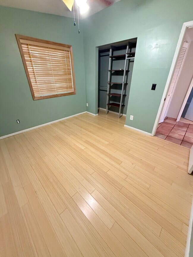 Building Photo - House For Rent