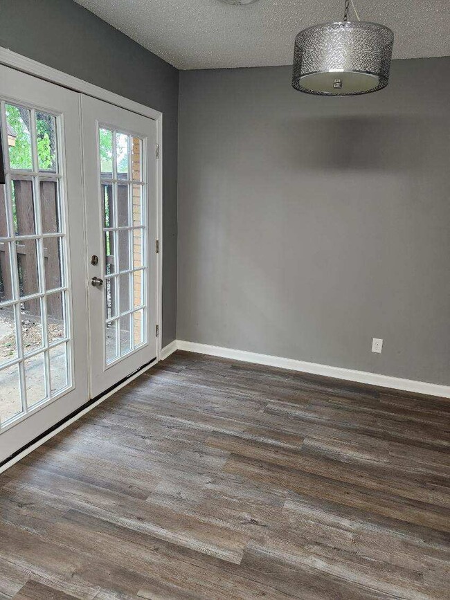 Building Photo - 1121 Morningside Dr