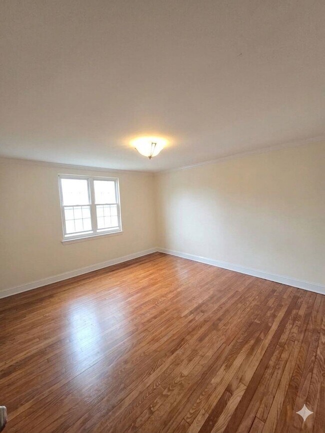 Building Photo - 112 Darwin Ave