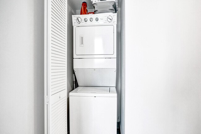 Building Photo - 2641 N Flamingo Rd