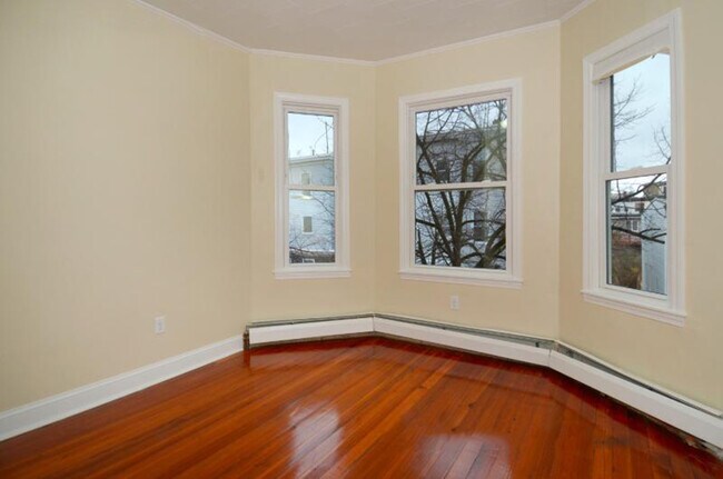 Building Photo - 290 Sumner St