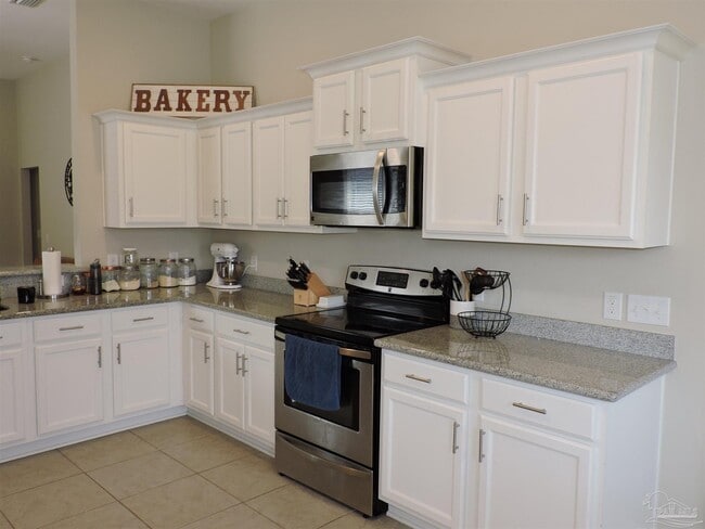 Building Photo - 5643 Vendome Ct