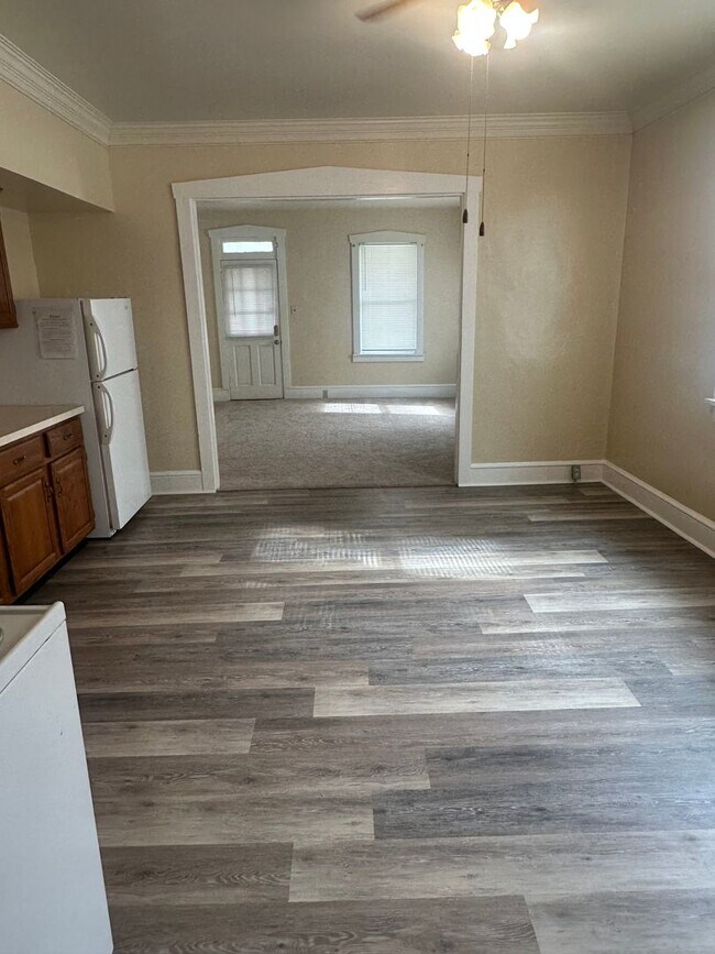 Building Photo - 226 E High St