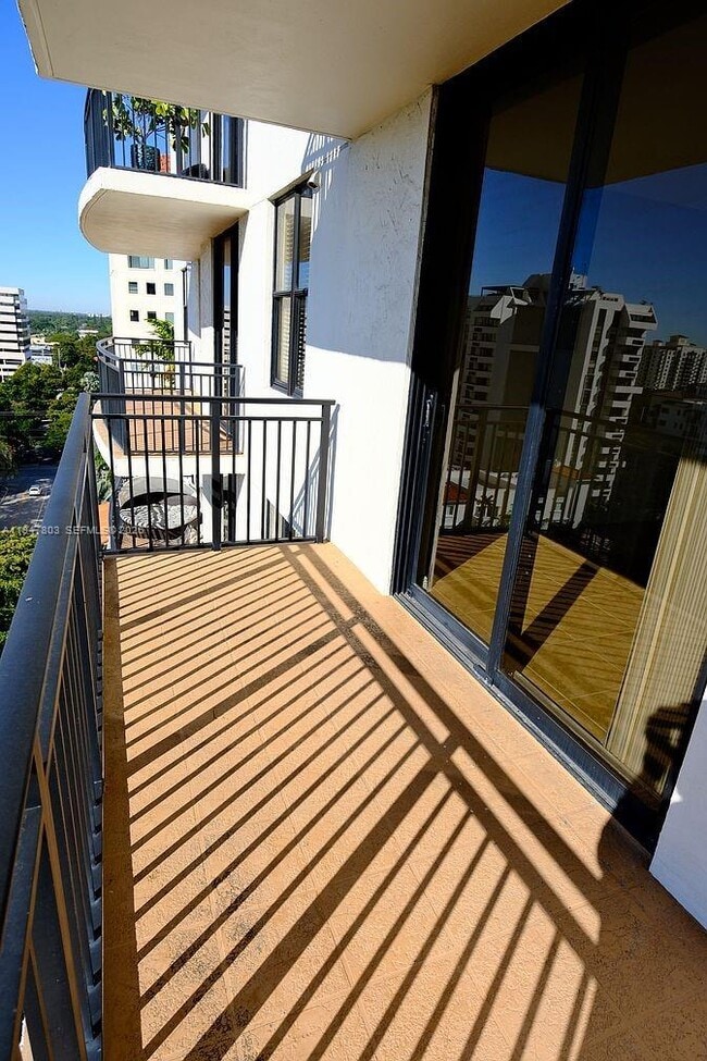 Building Photo - 888 Douglas Rd