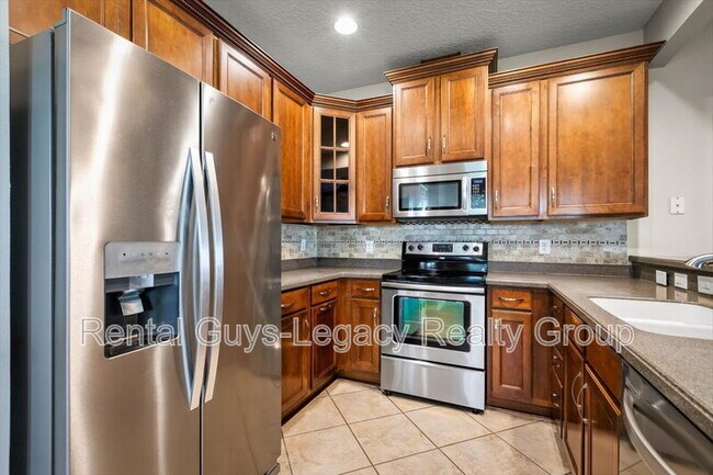 Building Photo - 13354 Solar Dr