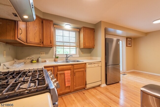 Building Photo - 20 Garden Ave