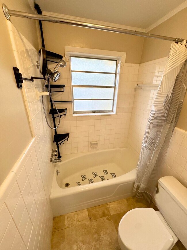 Building Photo - Cross Lake