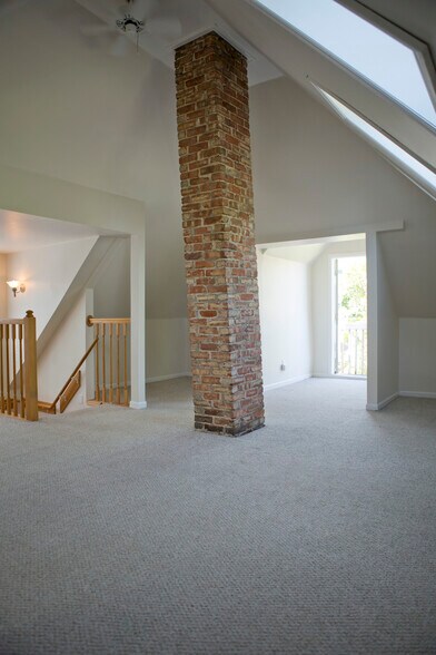 Primary Photo - 225 Buell St