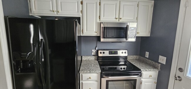 Building Photo - 41 Oakwater Dr