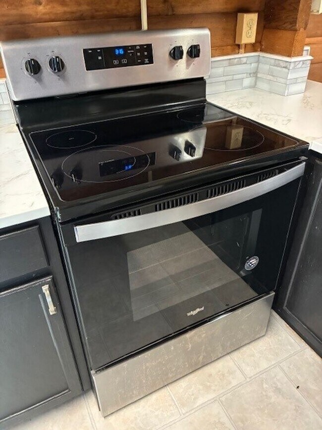 Building Photo - LAKE FRONT PARADISE