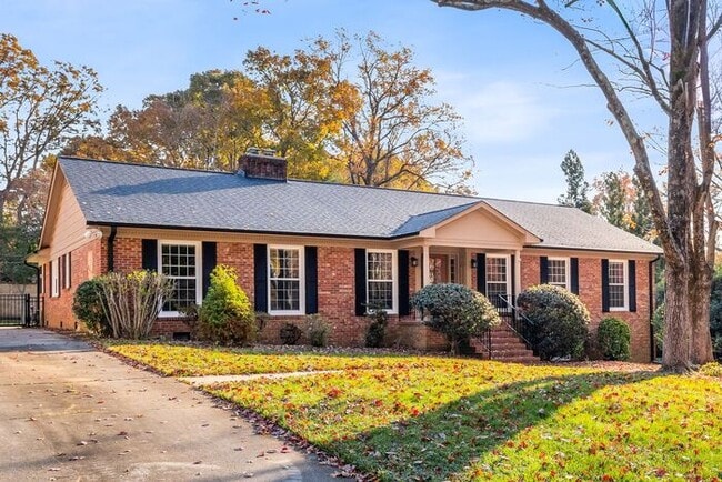 Building Photo - NW, Updated, Wood Floors, SS Appl., Den, D...