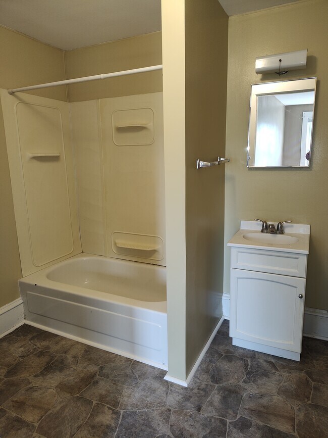 Building Photo - 1859 Mount Vernon St