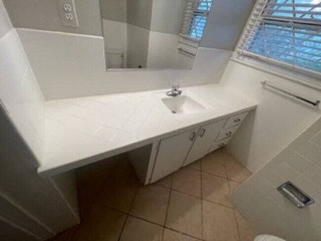 Building Photo - House Located Near Various Take Out & Clos...