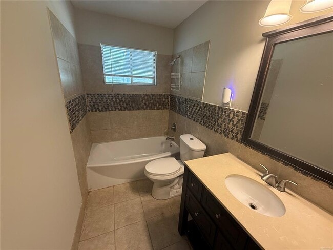 Building Photo - 3211 Hackberry Ln