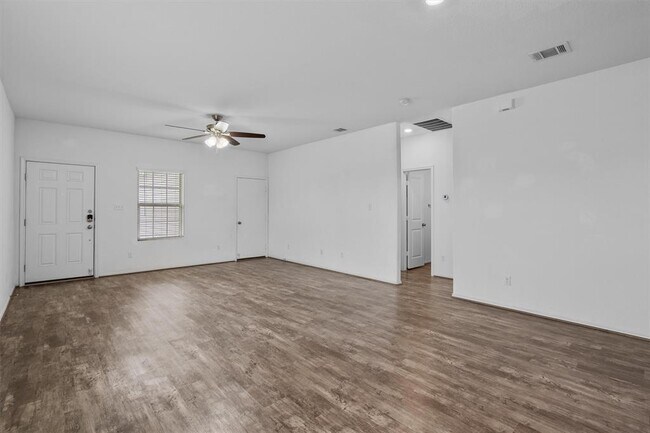 Building Photo - 791 Circle Wy