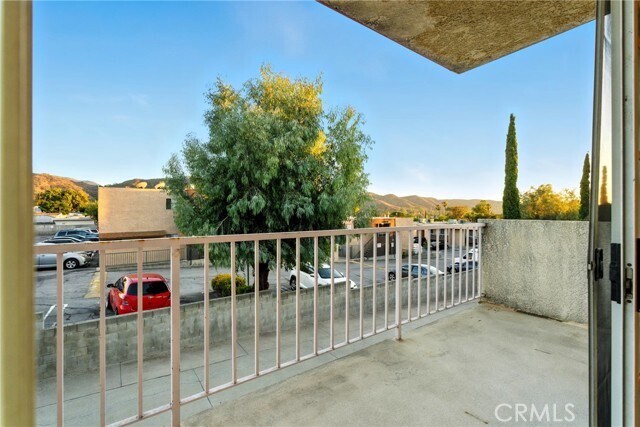 Building Photo - 10433 Plainview Ave