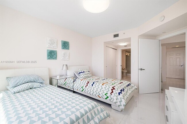 Building Photo - 19501 W Country Club Dr