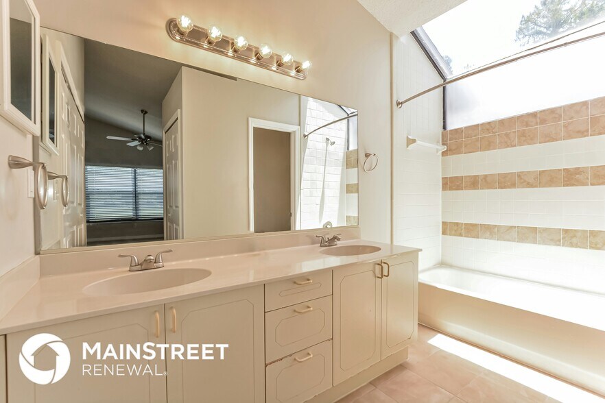 Building Photo - 969 Belleflower Dr