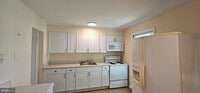 Building Photo - 204 E Whitlock Ave