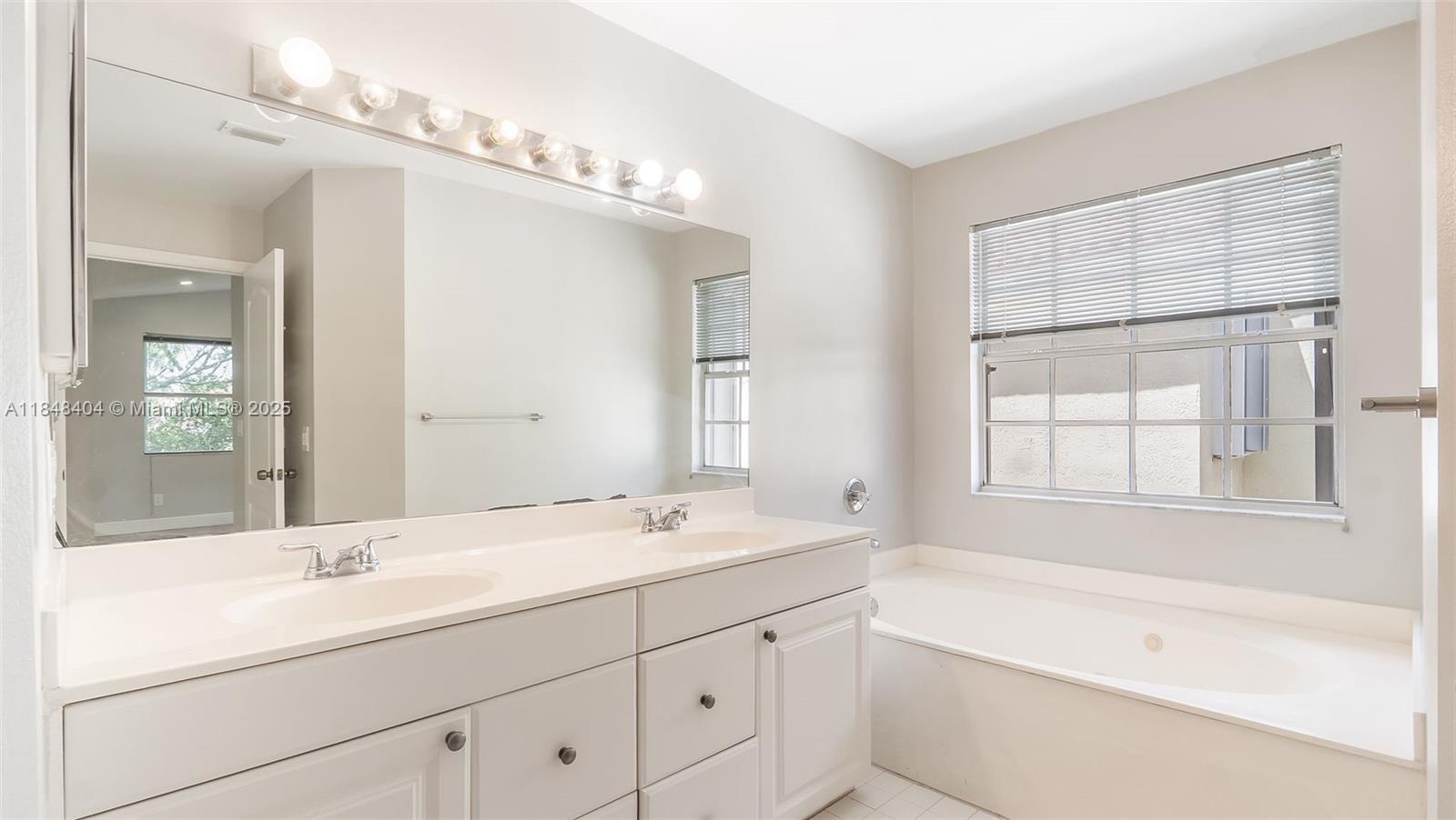 Building Photo - 909 Garnet Cir