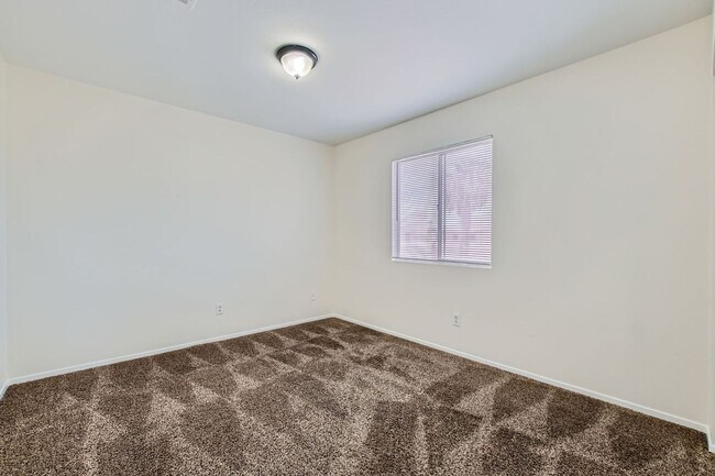 Building Photo - 4726 English Lavender - Gated community! R...