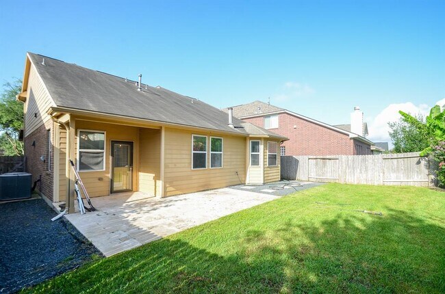 Building Photo - 7015 Baitland Dr