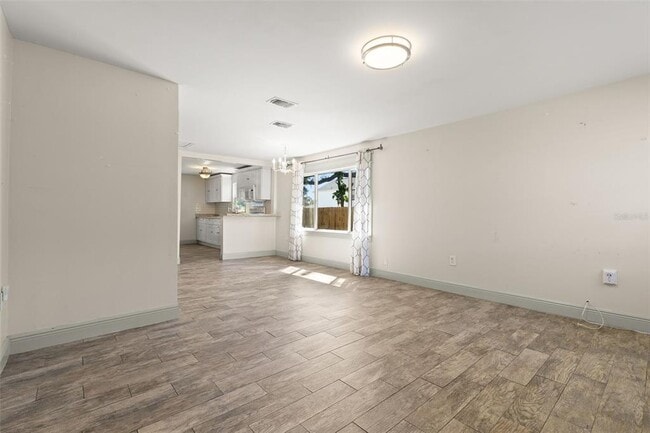 Building Photo - 8507 Claonia St