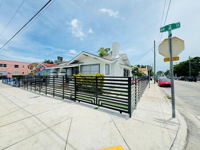 Building Photo - 994 NW 2nd St