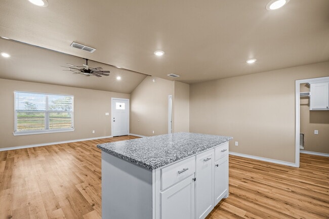 Building Photo - Modern 3/2 in New Deal ISD