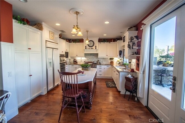 Building Photo - 27016 Island Rd