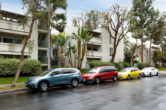 20134 Leadwell St - Westside Condominiums