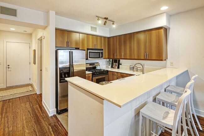Building Photo - 2Bd/2Ba Seattle Condo