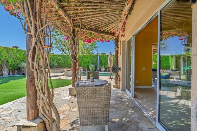 Building Photo - 40294 Rancho Palmeras