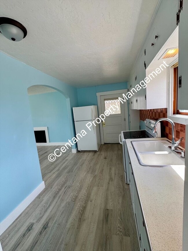 Building Photo - 2 Bedroom 1 Bath Home