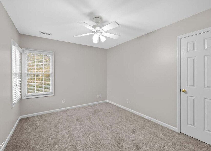 Building Photo - Room in Single Family Home on College Ave