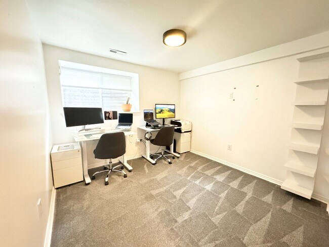 Building Photo - Gorgeous Avenues Remodel!
