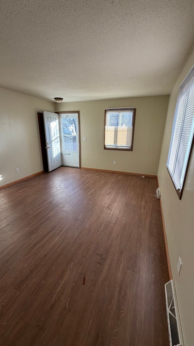 Building Photo - 1109 33rd Ave N