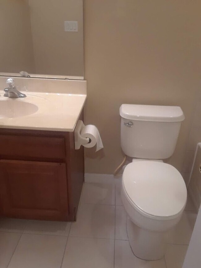 Building Photo - Must see beautiful 3 bedrooms and 2.5 Bath...