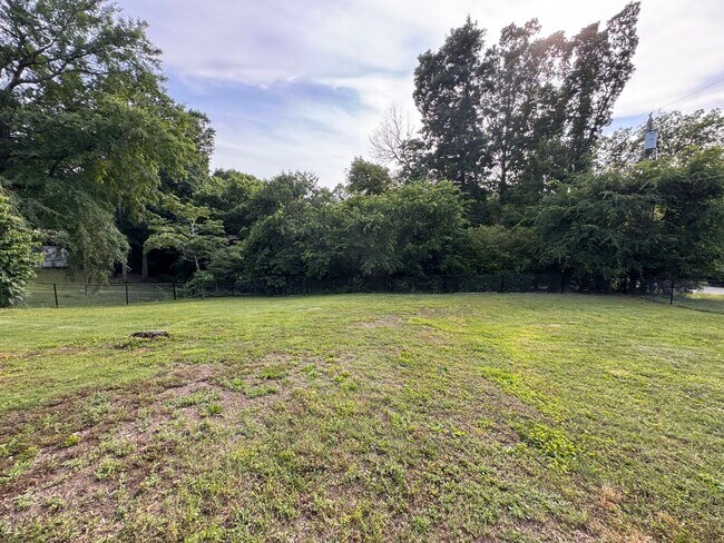 Building Photo - 3BR 1.5BA Brick Ranch in Lexington