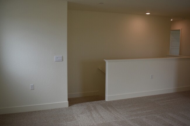Building Photo - 682 Stephanie Dr